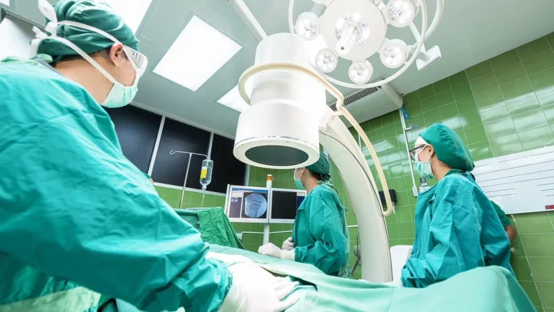 Nowoczesne metody w leczeniu żylaków, szczeliny odbytu i torbieli pilonidalnej