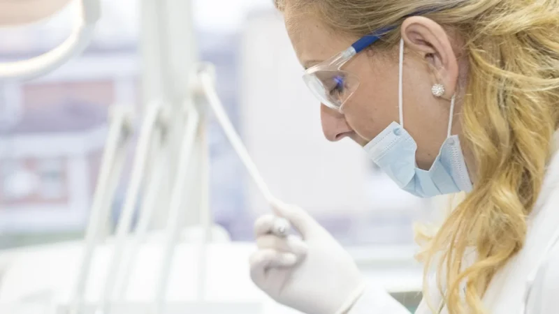 Czy usuwanie ósemek boli? Praktyczne porady DIAMANTE CLINICA w Lubinie